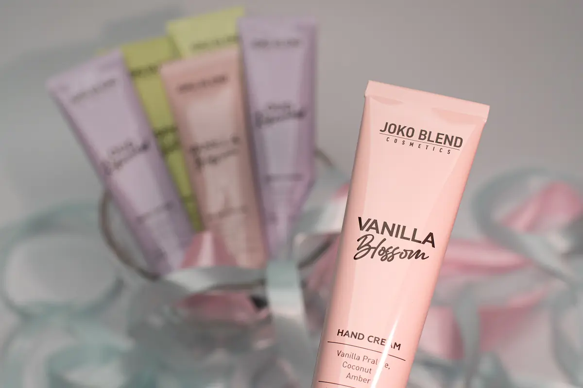 Крем для рук Joko Blend Vanilla Blossom на тлі інших парфумованих кремів